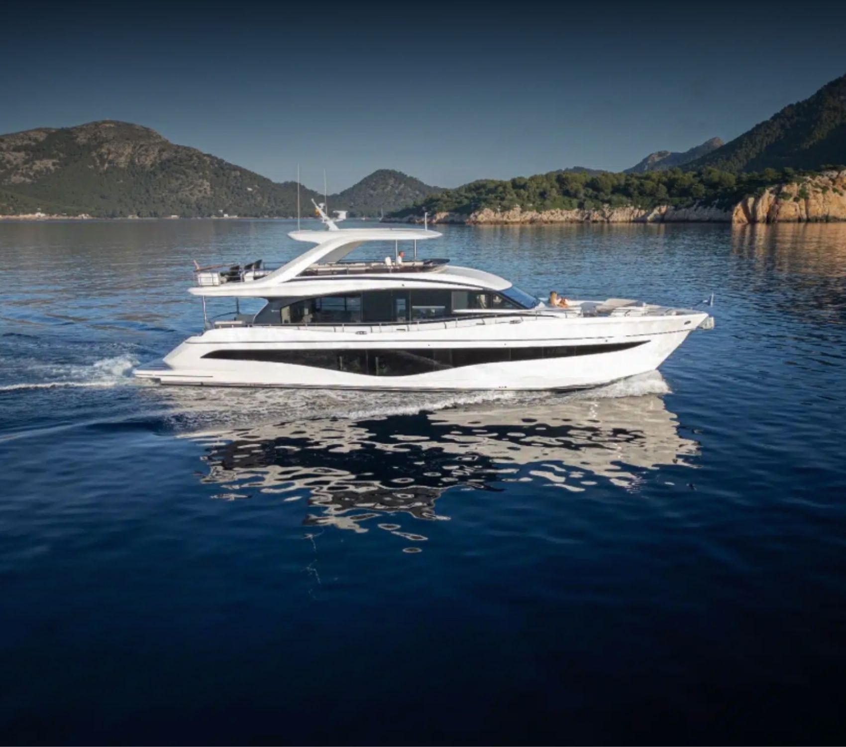 LUMI yacht