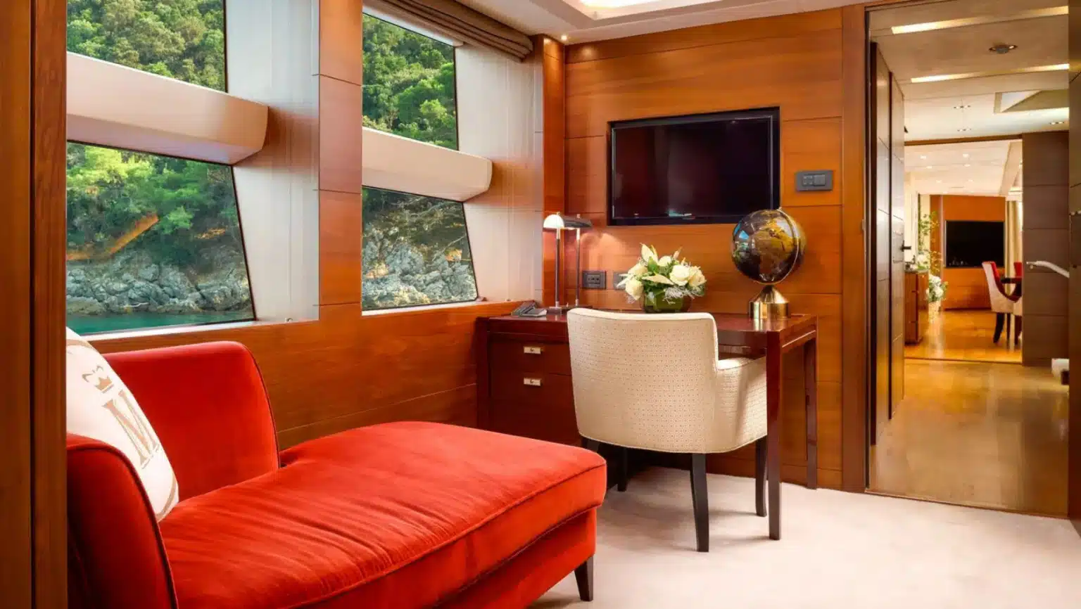 Elegant-interior-living-mirage-iv