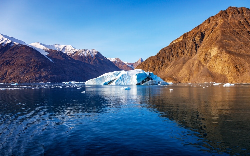 Summer,Landscape,Of,Blue,Icebergs,And,Snow,Tipped,Mountains,Of