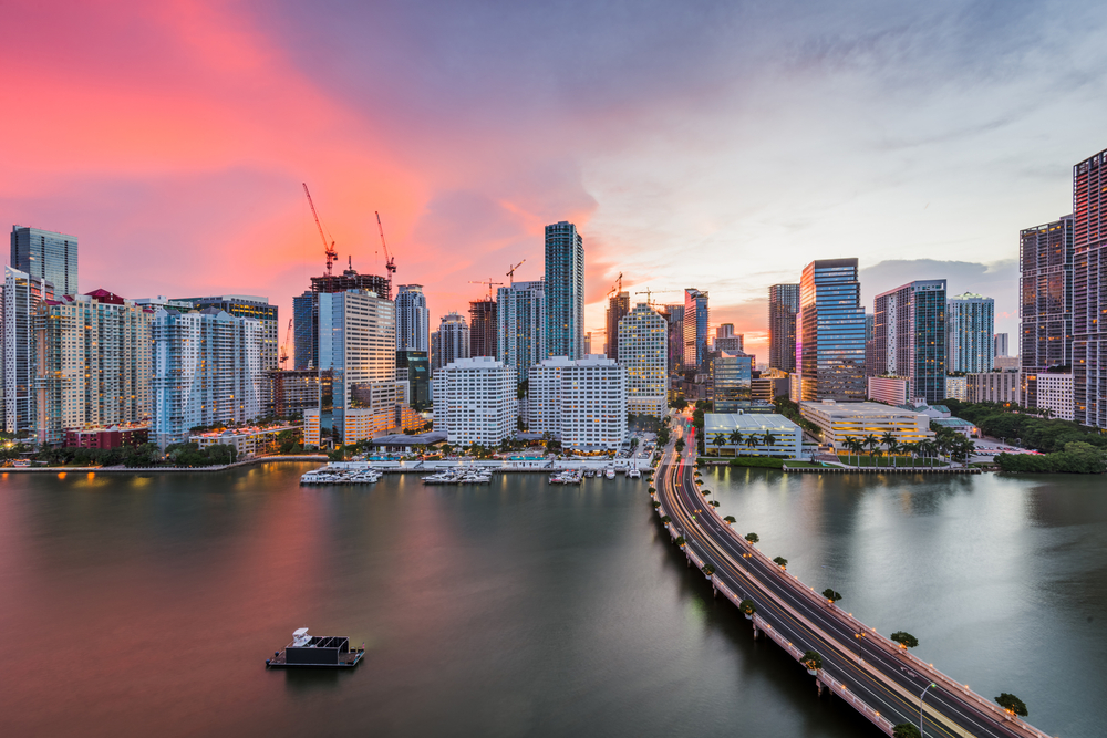 Miami,,Florida,,Usa,Skyline,Over,Biscayne,Bay,At,Dusk.