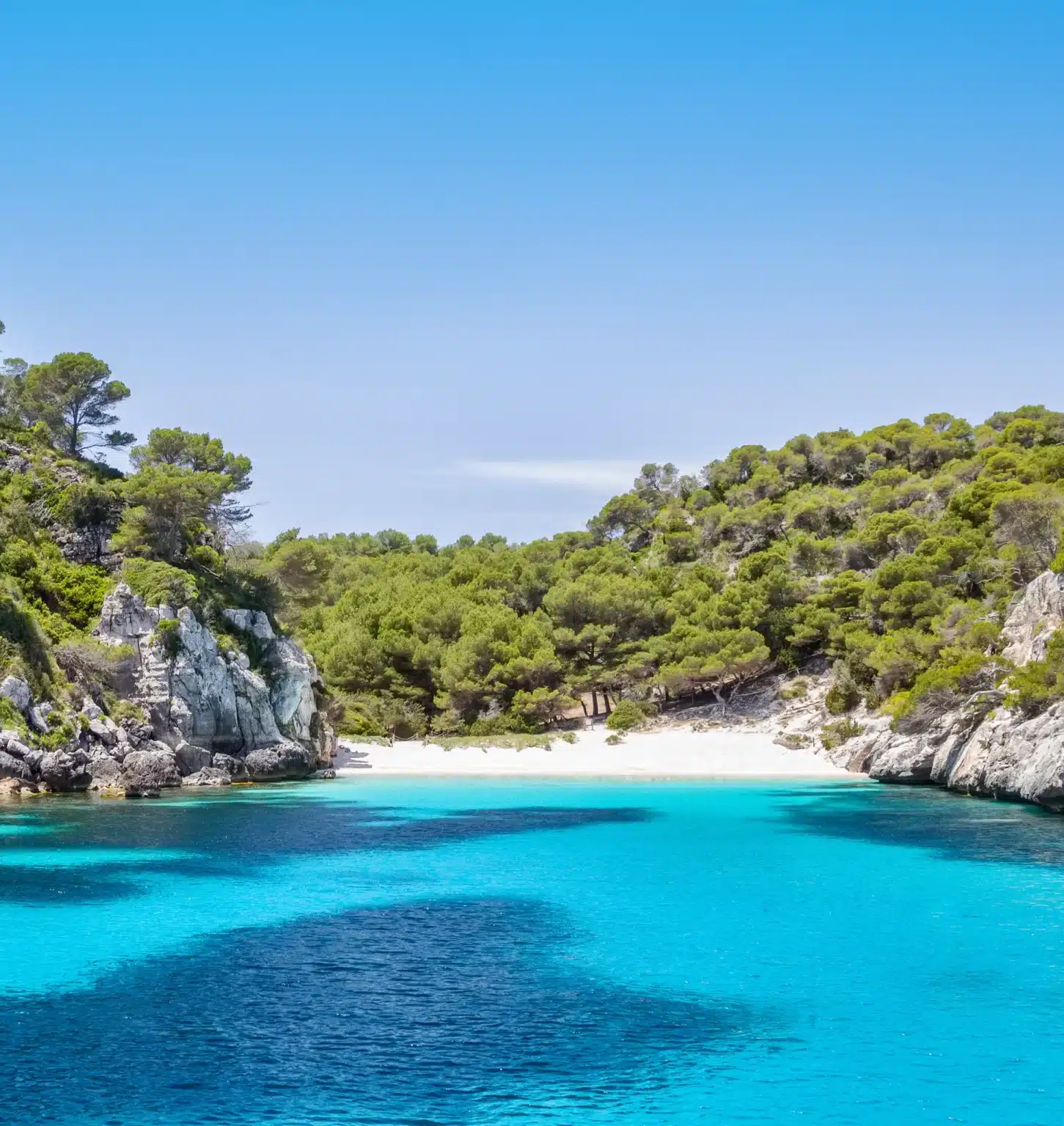 Cruising-regions-shaped-by-the-calendar-Destinations-by-Time-of-Year(1)