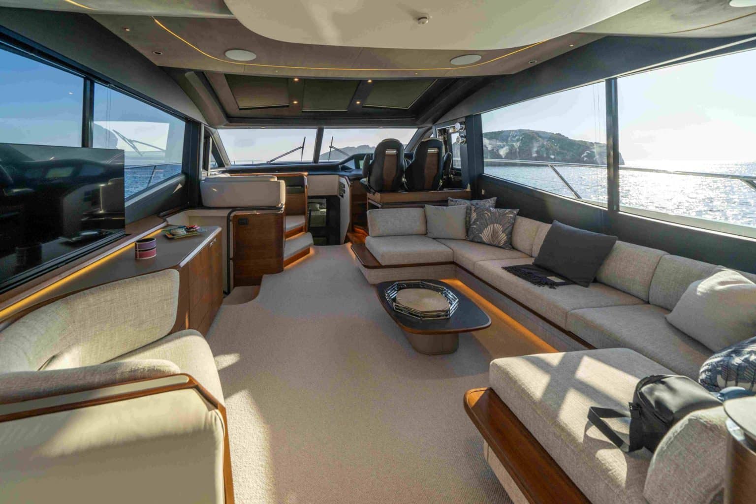 NEGOTIATOR 1 saloon
