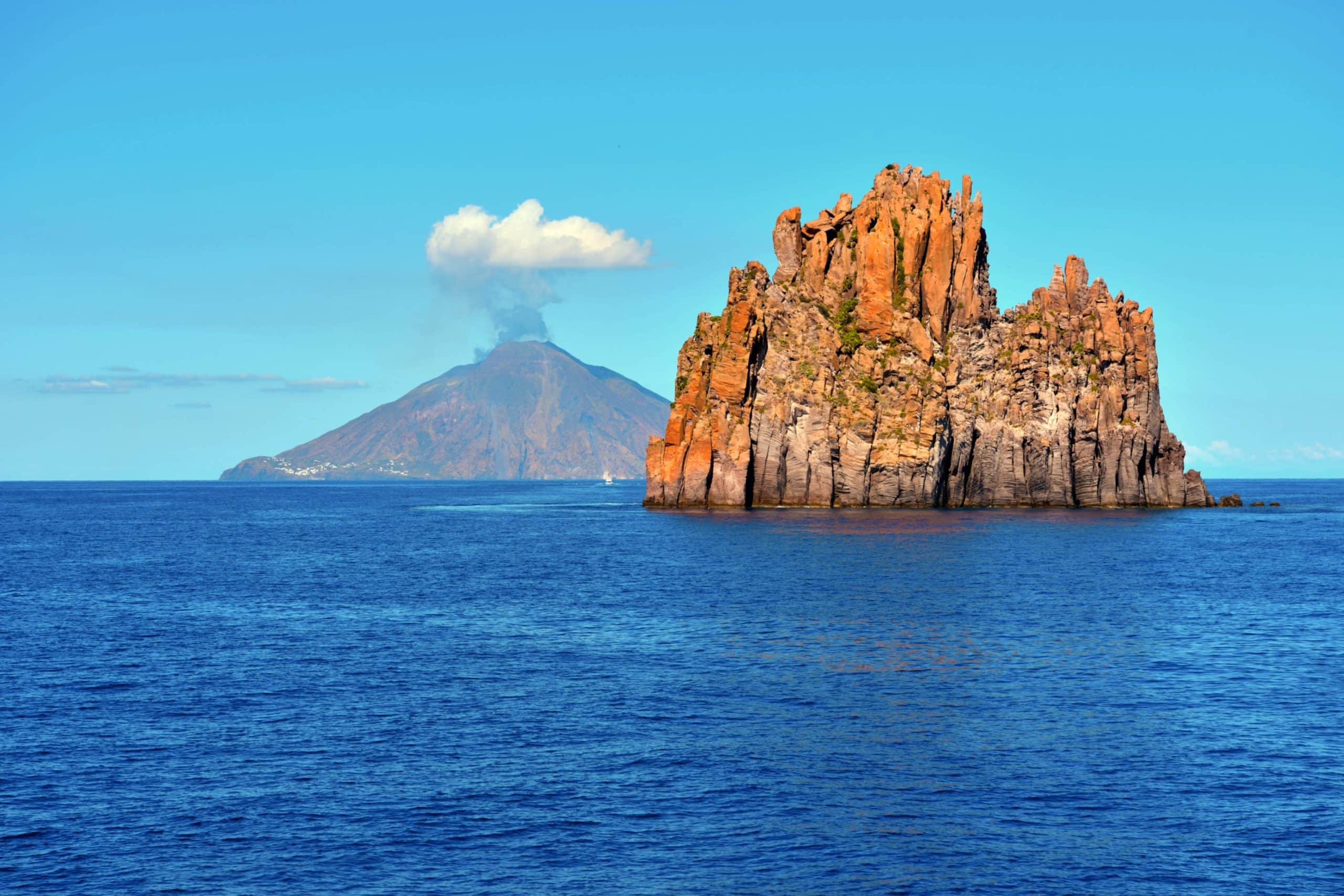 jpeg-optimizer_shutterstock_733749628 Volcano Stromboli Archipelago Eolie Sicily