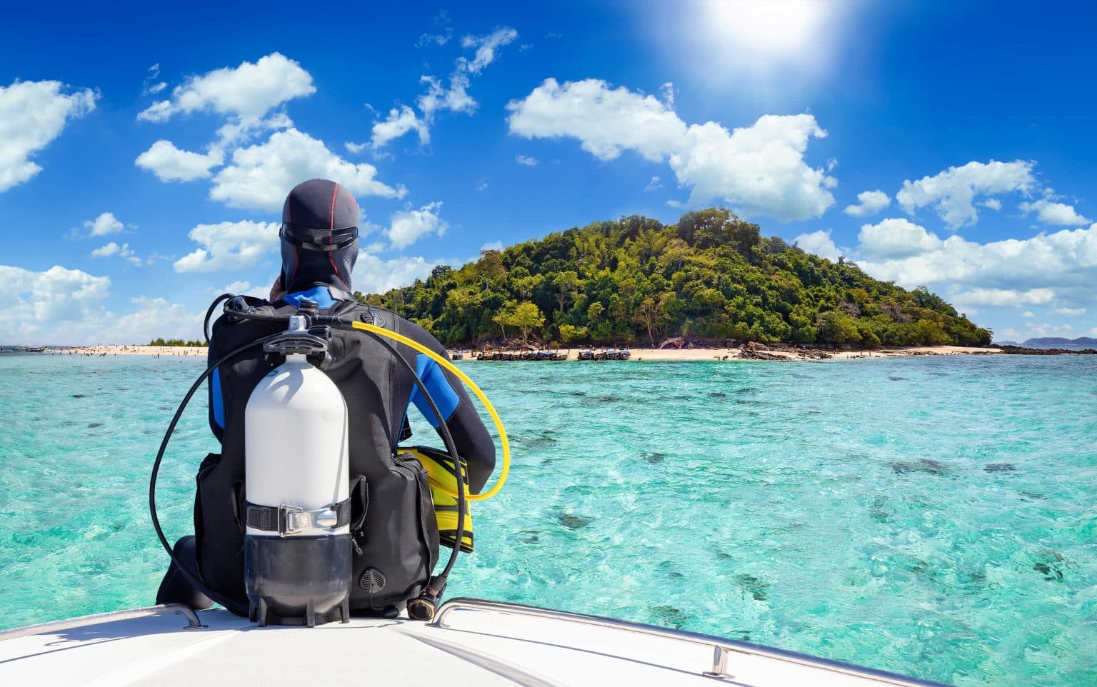 shutterstock_2268309901 Scuba Diver Krabi, Thailand